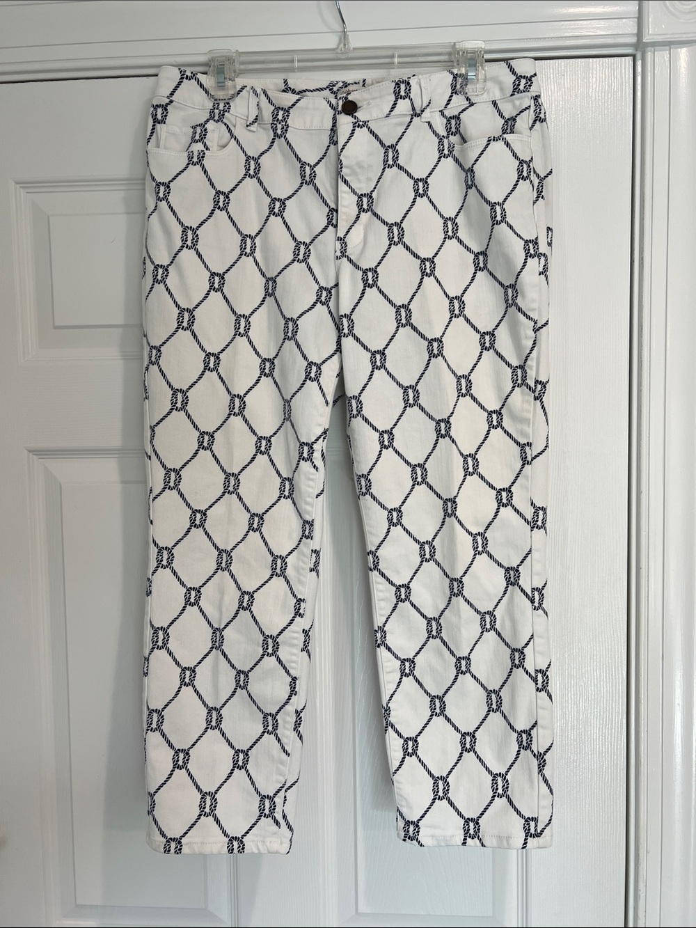 Coldwater Creek White Ankle Jeans with Navy Chain-Link Print